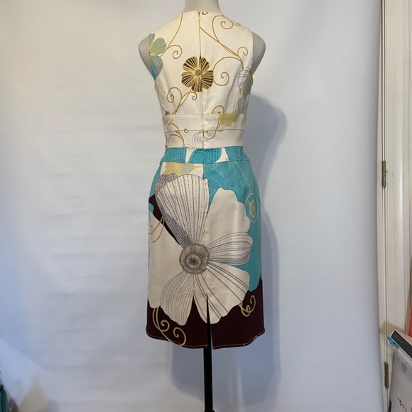 Size 4, fitted unique sleeveless dress. - Picture 4 of 11